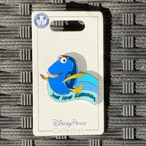 Authentic!✨ Disney Parks Dory Pin